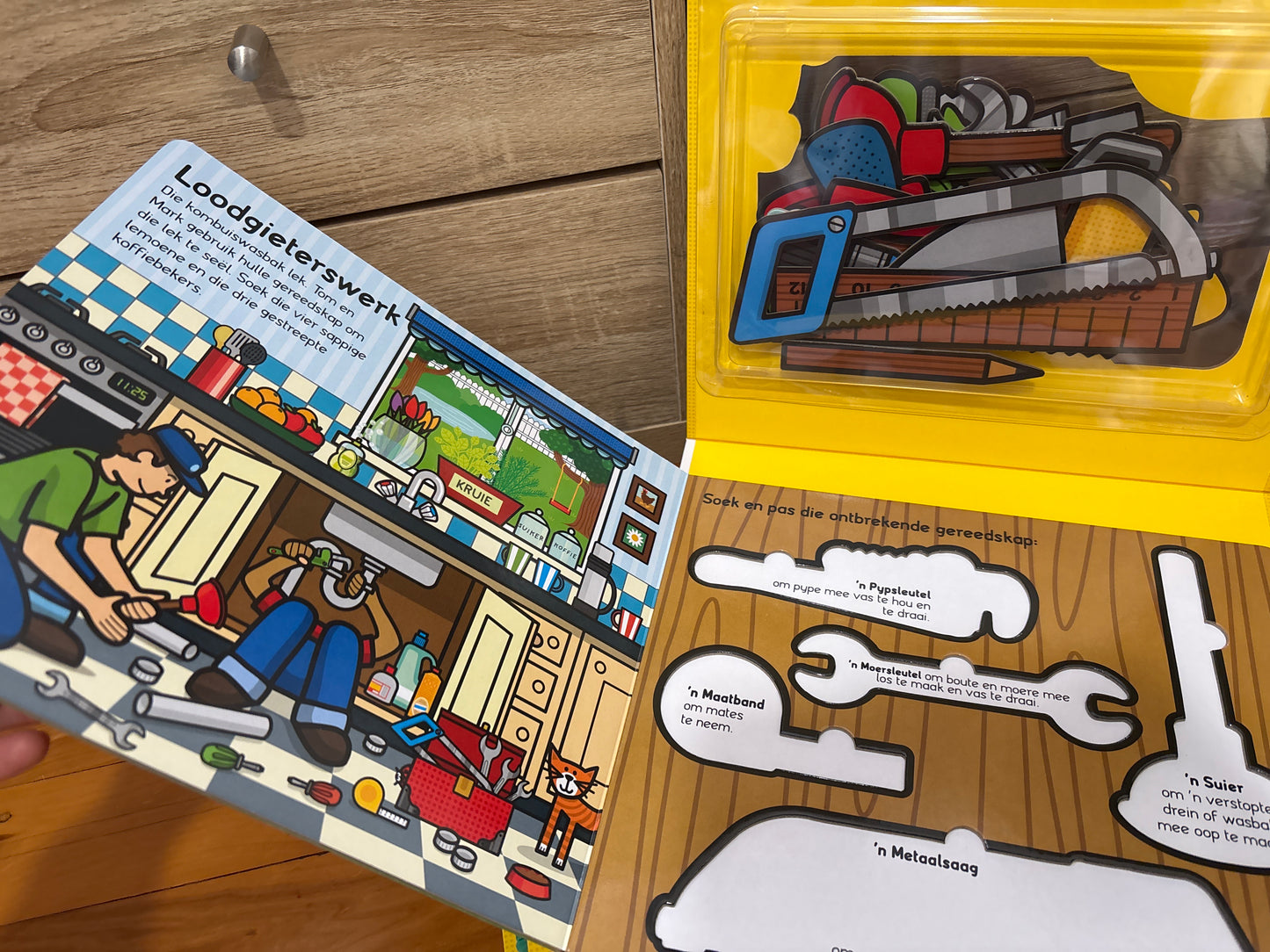 Speel-Speel Nutsman Gereedskaptas (boek en bykomstighede)