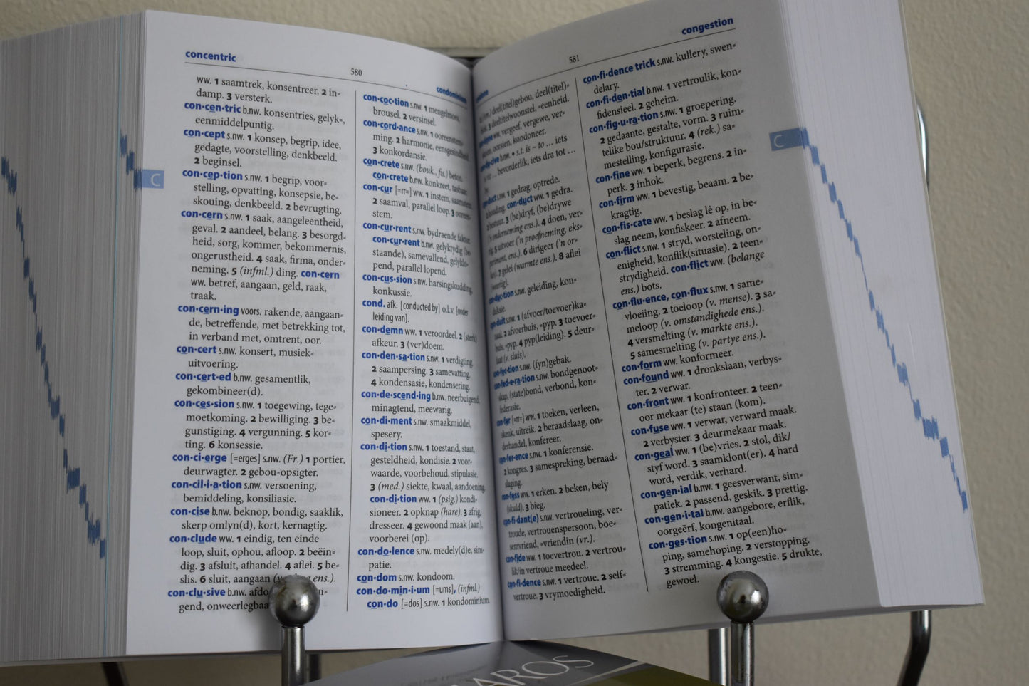 Pharos Tweetalige Sakwoordeboek / Bilingual Pocket Dictionary